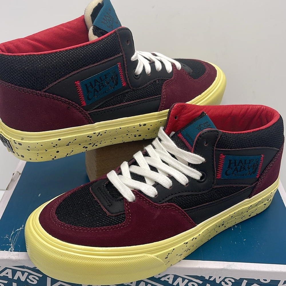 Vans WMNS Half Cab VIt L Vintage Sport Port Royale
VN0A5KC7FSJ
Sneakers - Picture 10 of 16